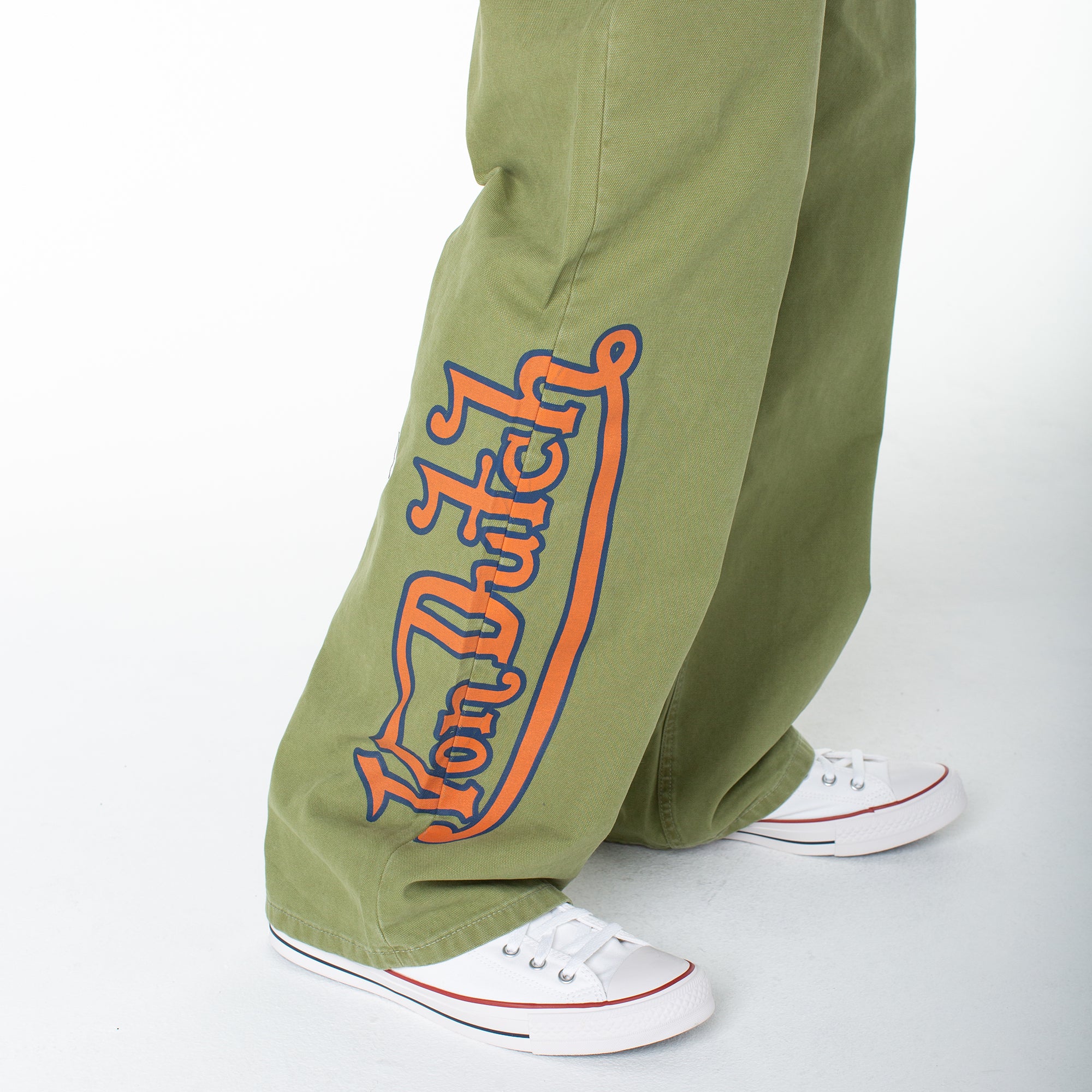 Von Dutch Men's Baggy Contrast Graphic Patch Straight Reaper Pant - Image 9
