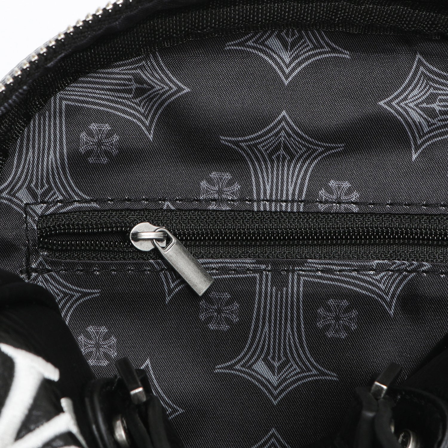 Von Dutch Chopper Cross Bowling Bag - Black & White - Image 6